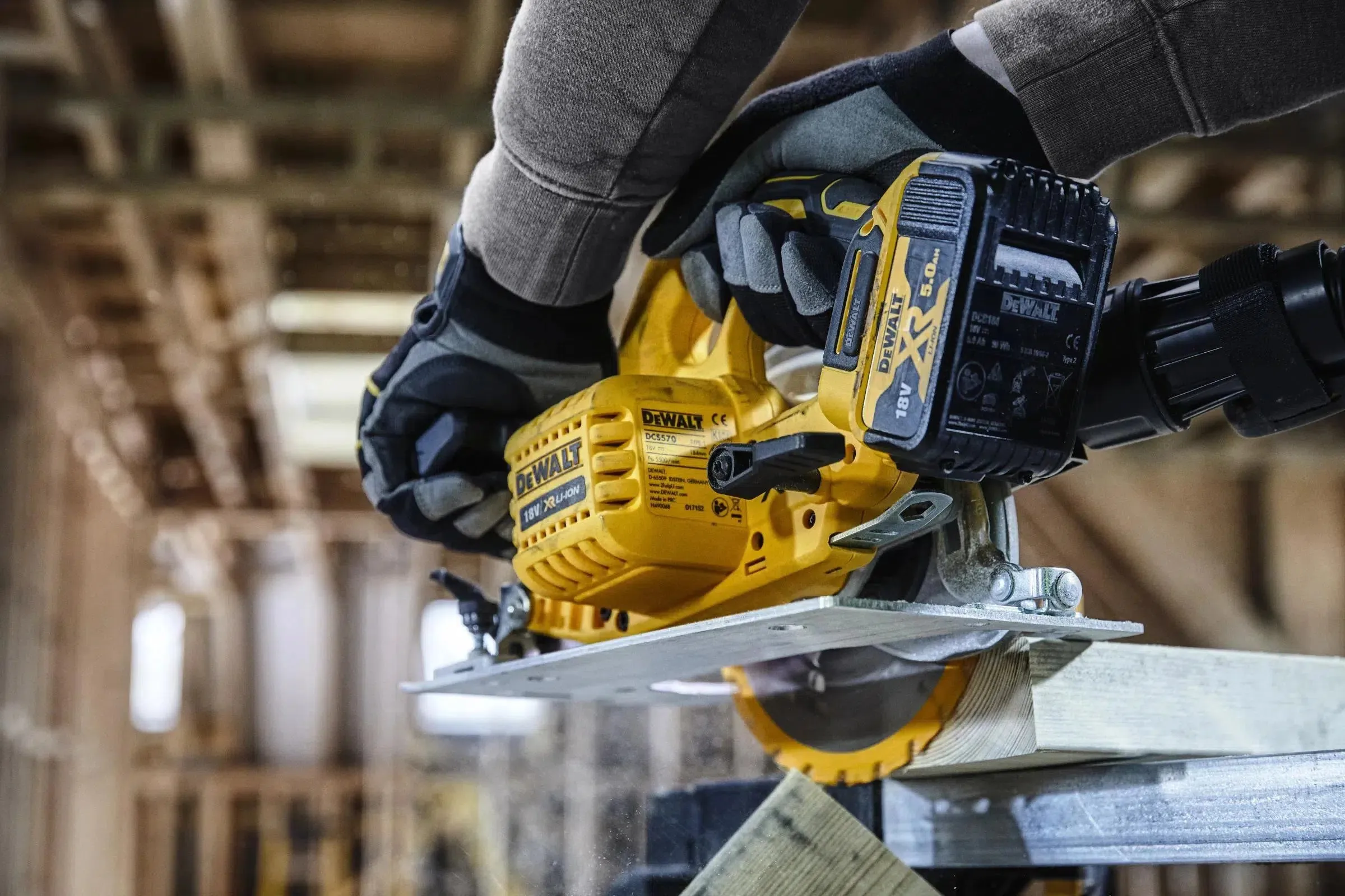 DeWALT DCS570NT Accu Cirkelzaag 184mm 18V XR Basic Body in TSTAK